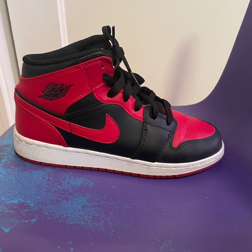 Air Jordan 1 Mid Banned 2020